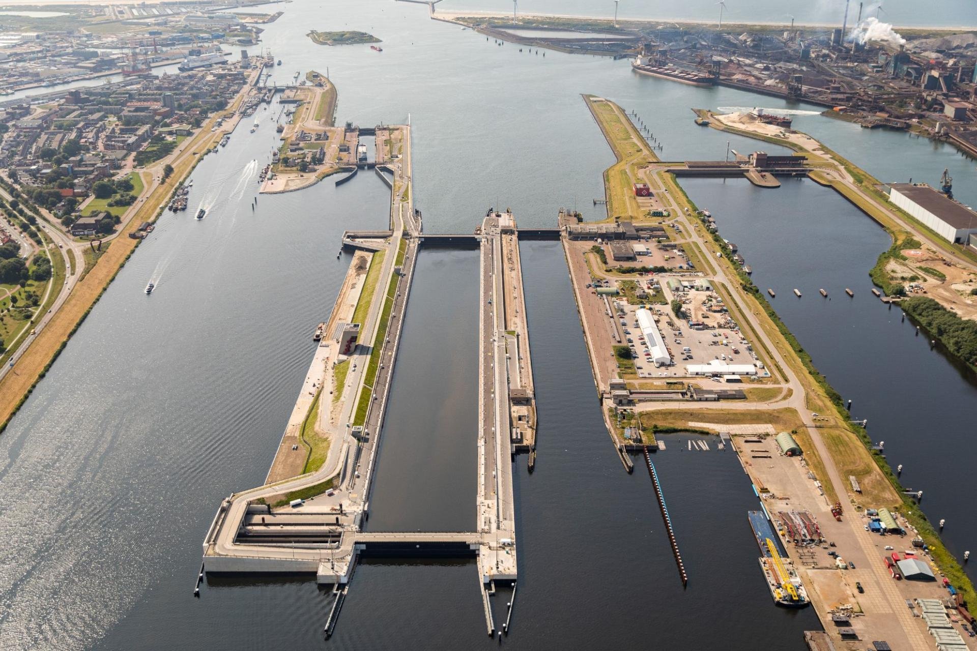 Bovenaanzicht van de Zeesluis IJmuiden